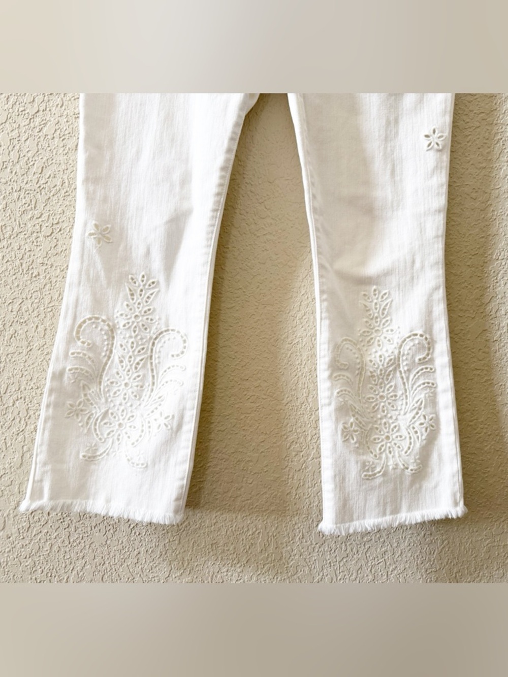 Johnny Was Jeans The Cropped Baby Boot Embroidered Eyelet Flare Boho White 30 - Picture 8 of 15